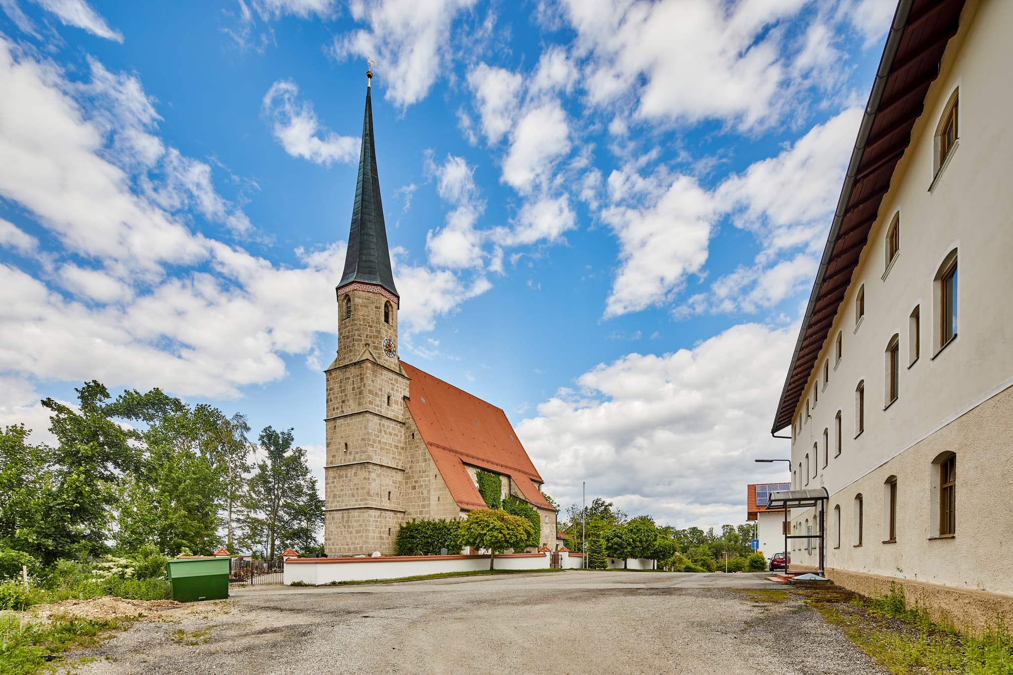 Pfarrkirche St. Stephan in Mauerberg, Garching, Landkreis Altötting, Oberbayern, Region Inn-Salzach, Deutschland.