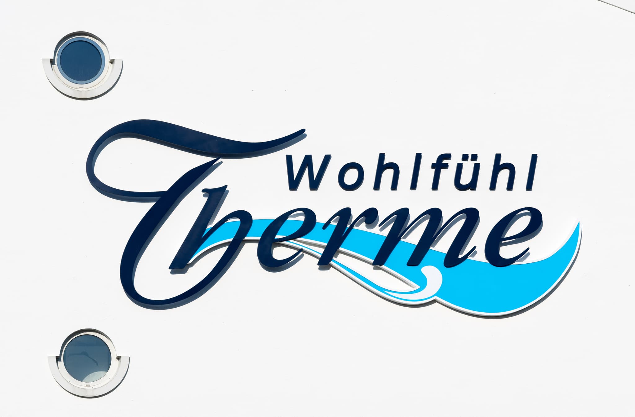 Logo der Wohlfühl-Therme in Bad Griesbach, Landkreis Passau, Niederbayern, Donau-Wald in Bayern, Deutschland, Bäderdreieck.