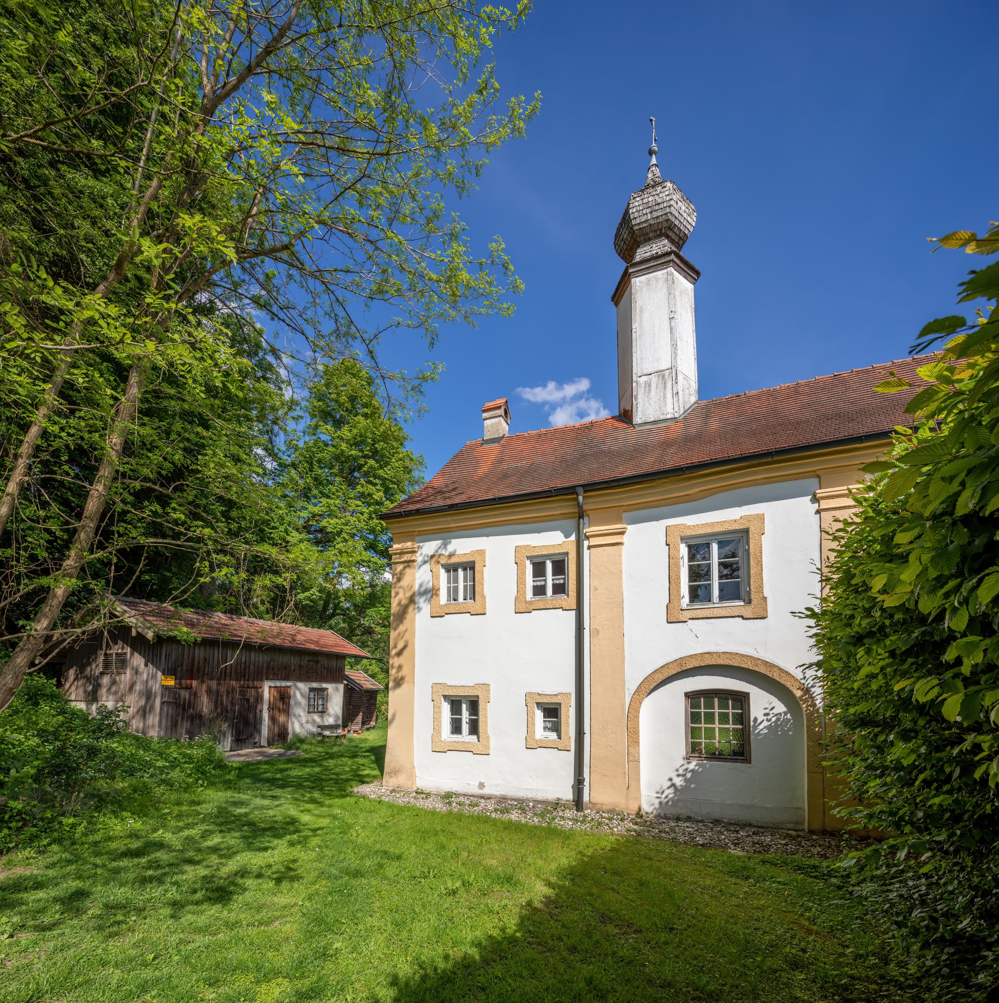 Engfurt Wallfahrtskirche Engfurt, Töging im Landkreis Altötting, Oberbayern. Entdecken Sie die Wallfahrtskirche in der Region Inn-Salzach, Deutschland.