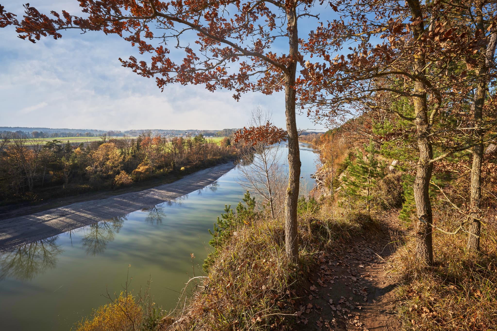Prallhang am Inn bei Ebing und Polling im Landkreis Mühldorf am Inn, Oberbayern. Eine beeindruckende Naturlandschaft der Inn-Salzach Region in Deutschland.