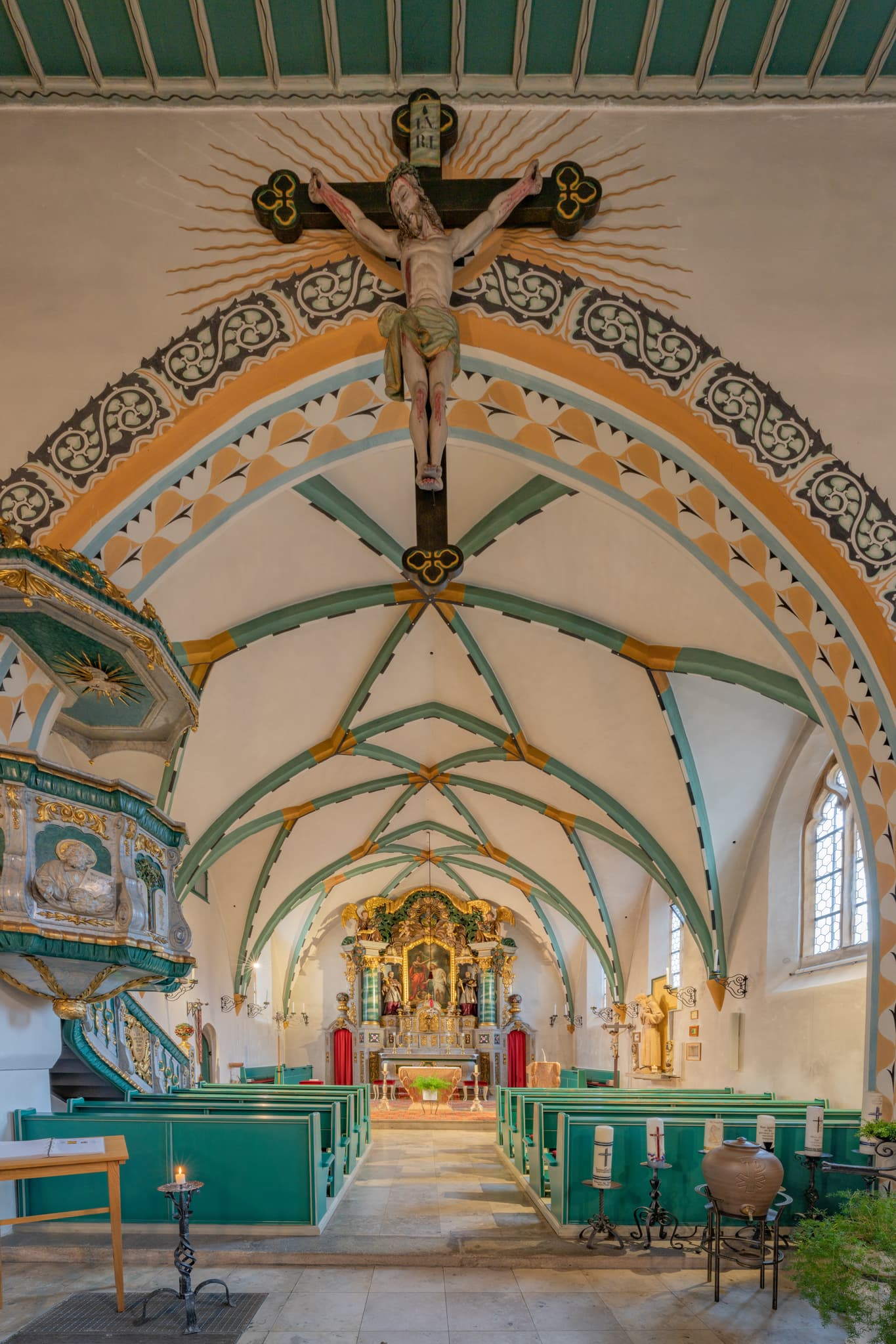 Die Pfarrkirche St. Johannes der Täufer in Weng, Ortsteil Bad Griesbach, Landkreis Passau, Niederbayern. Juwel im Bayerischen Wald, Deutschland.
