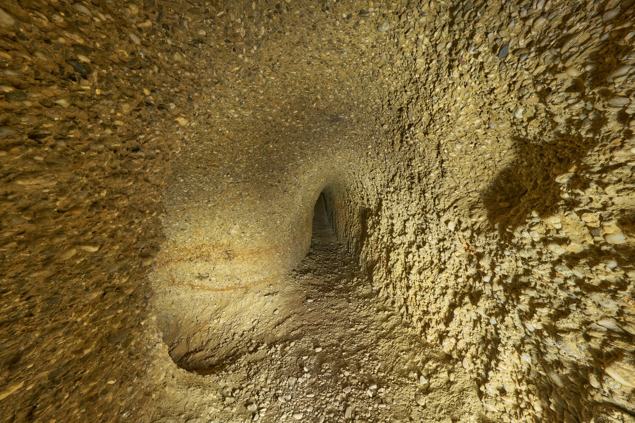 Burgstall Abzweigung im Schlossberg Julbach, Gemeinde Julbach, Landkreis Rottal-Inn, Niederbayern, Holzland/Bäderdrieck, Bayern, Deutschland.