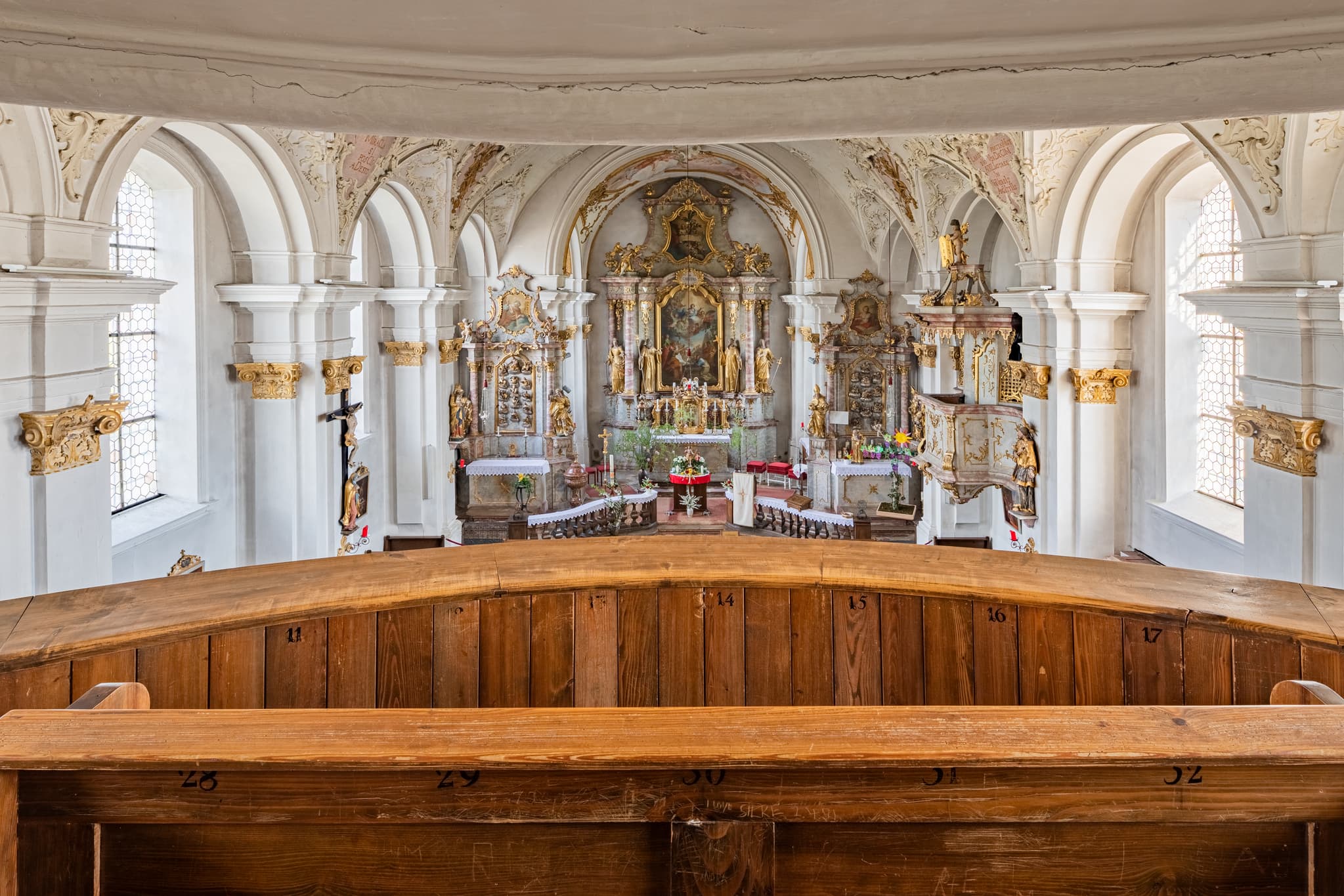 Innenansicht Kirche Mariä Himmelfahrt in Margarethenberg bei Hirten, Burgkirchen, Altötting, Oberbayern. Historische Kirche der Region Inn-Salzach.