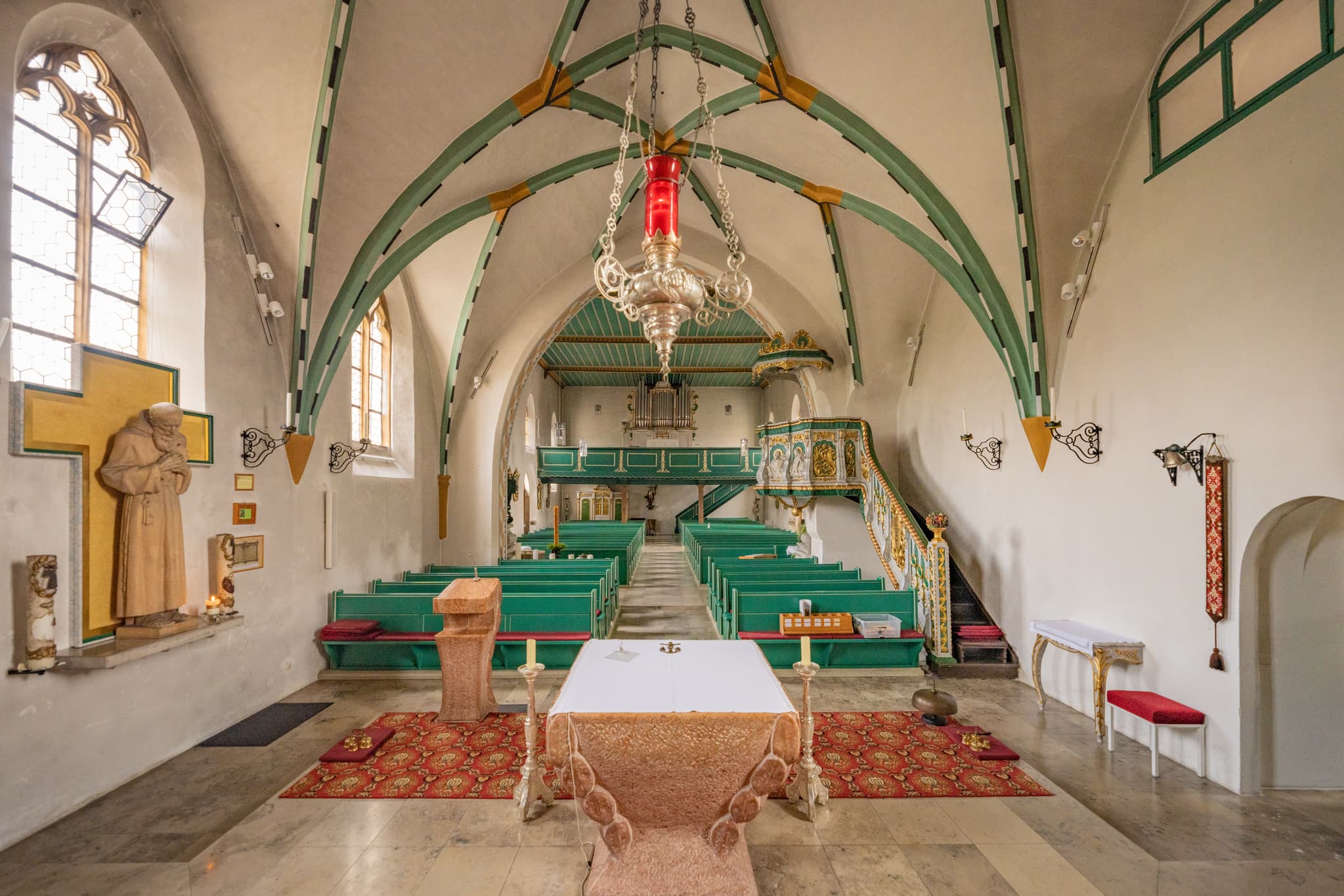 Die Kirche in Weng, Pfarrkirche St. Johannes der Täufer in Bad Griesbach, Landkreis Passau, Niederbayern, Deutschland,