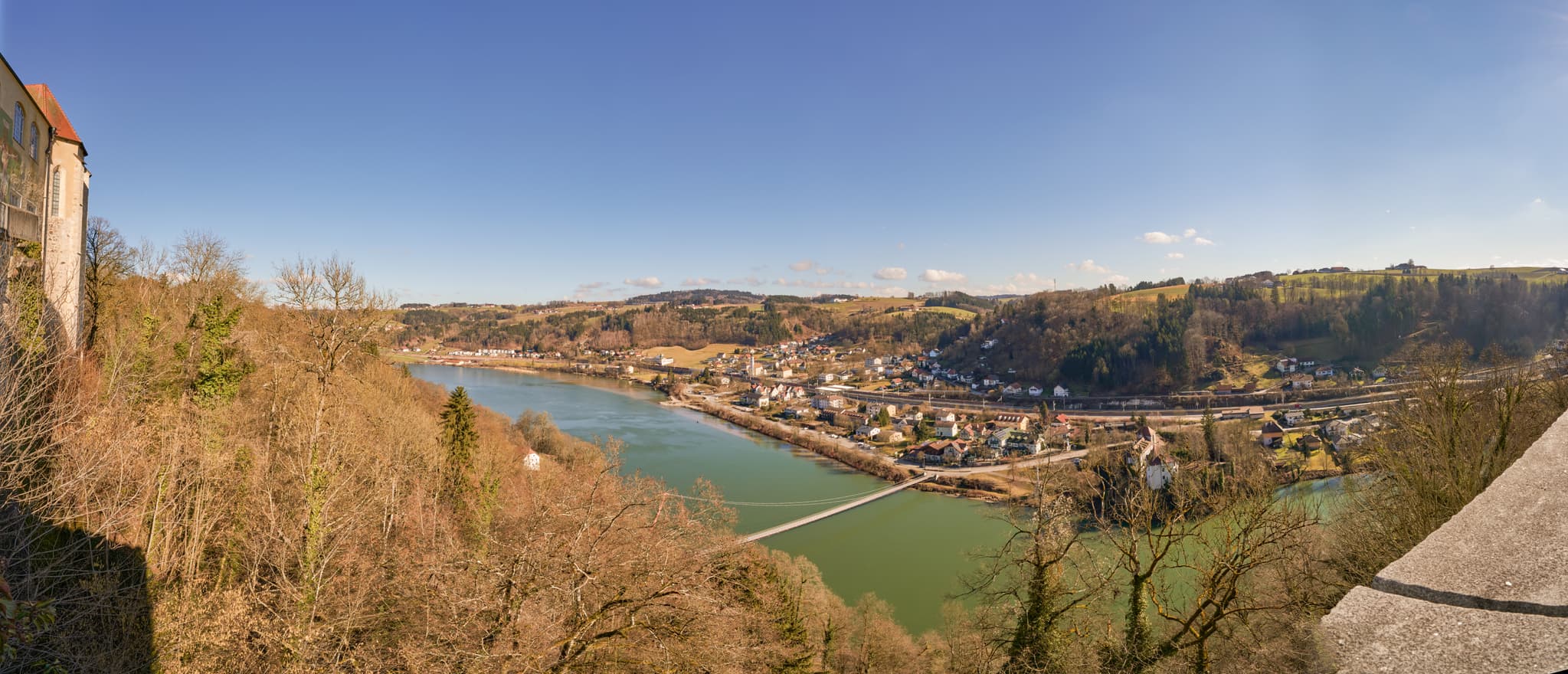 Panorama von Schloss Neuburg am Inn auf Wernstein. Gemeinde Neuburg am Inn im Landkreis Passau, Niederbayern. Teil der Region Donau-Wald, Deutschland.