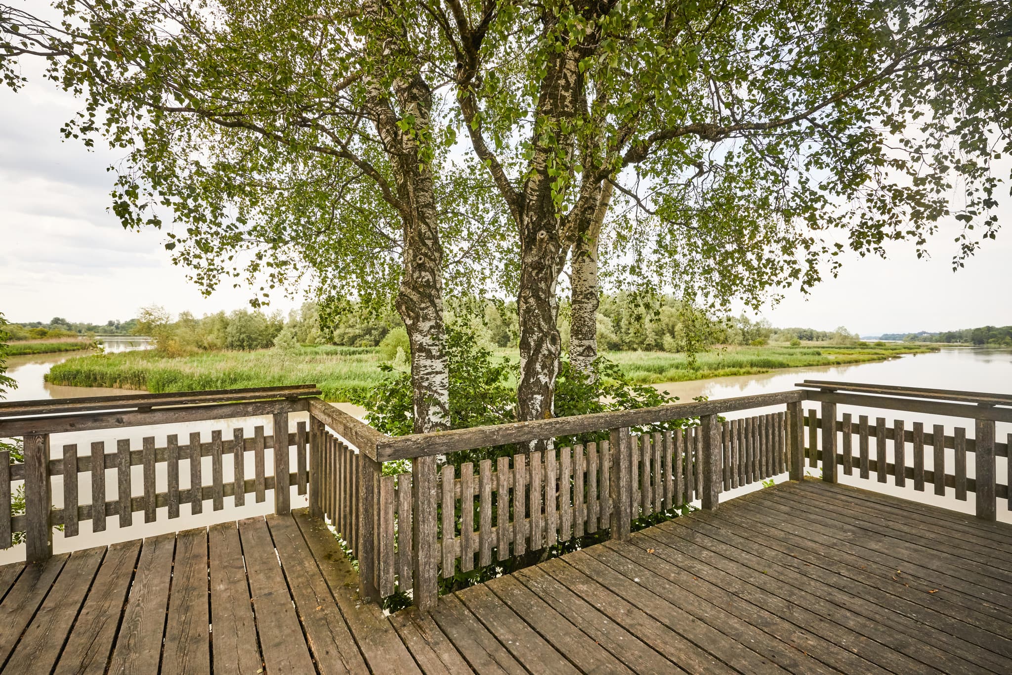 Die Katzenbergleithen Aussichtsplattform in Kirchdorf am Inn, Vogelbeobachtungsstation. Gelegen in Ried, Oberösterreich, im Innviertel, Österreich.