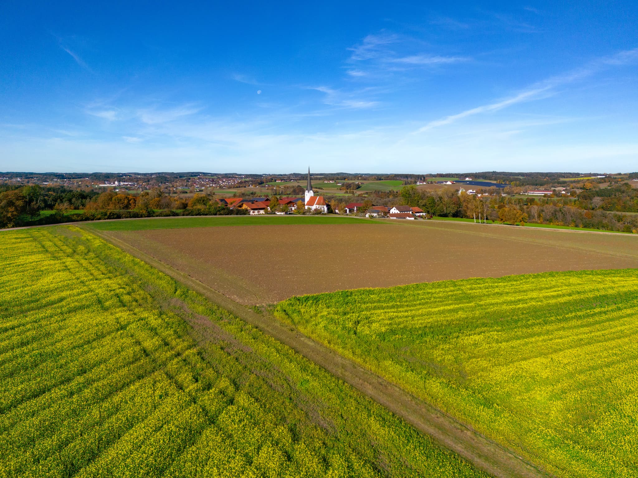 Ortschaft Rottenstuben, Hebertsfelden, Rottal-Inn. Typische Ortsansicht in Niederbayern, Deutschland, Holzland.