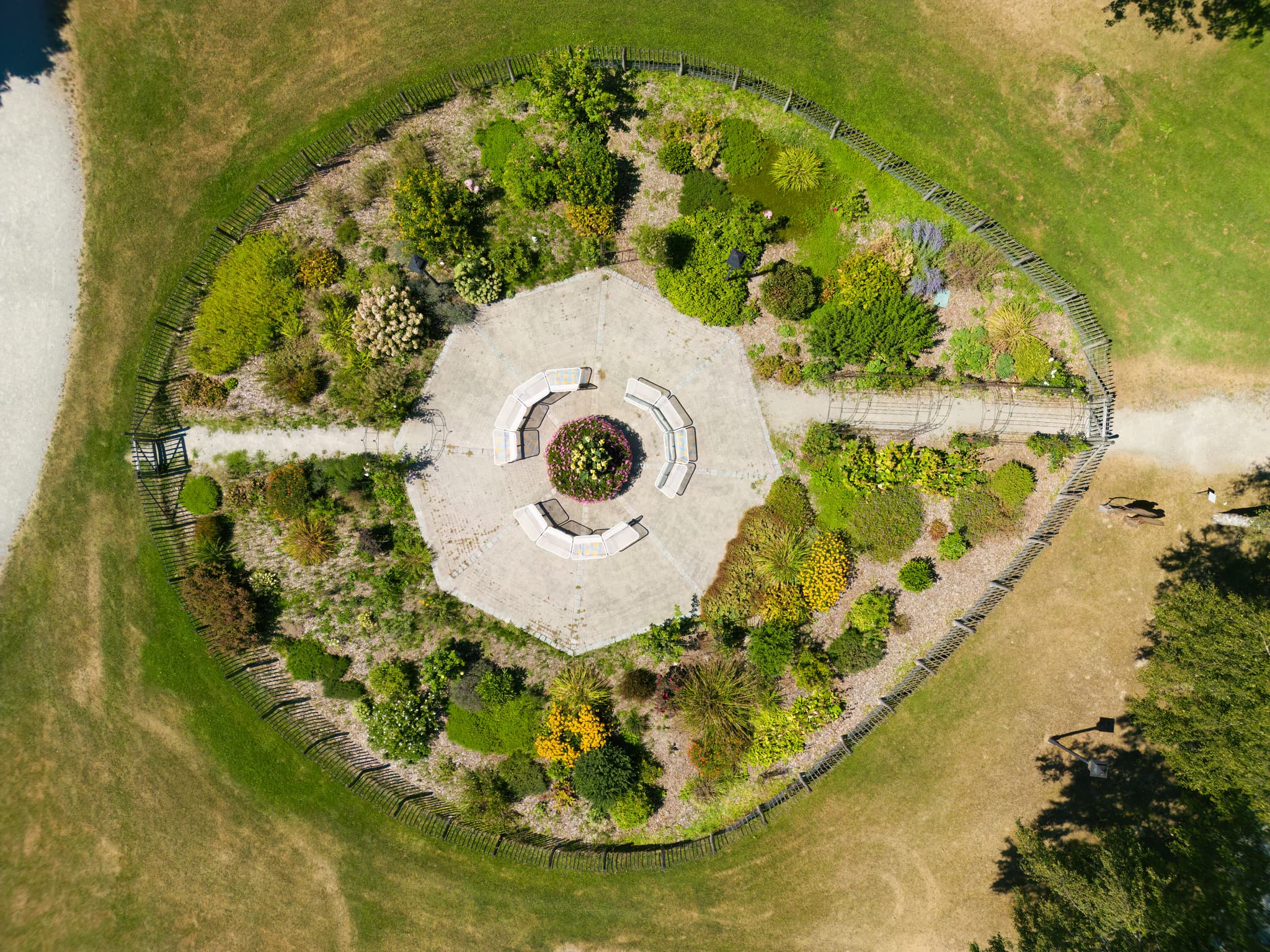 Luftaufnahme des Kurparks in Bad Griesbach, einer bekannten Bäderstadt im Landkreis Passau, Niederbayern, Region Rottal-Bäderdreieck, Deutschland.