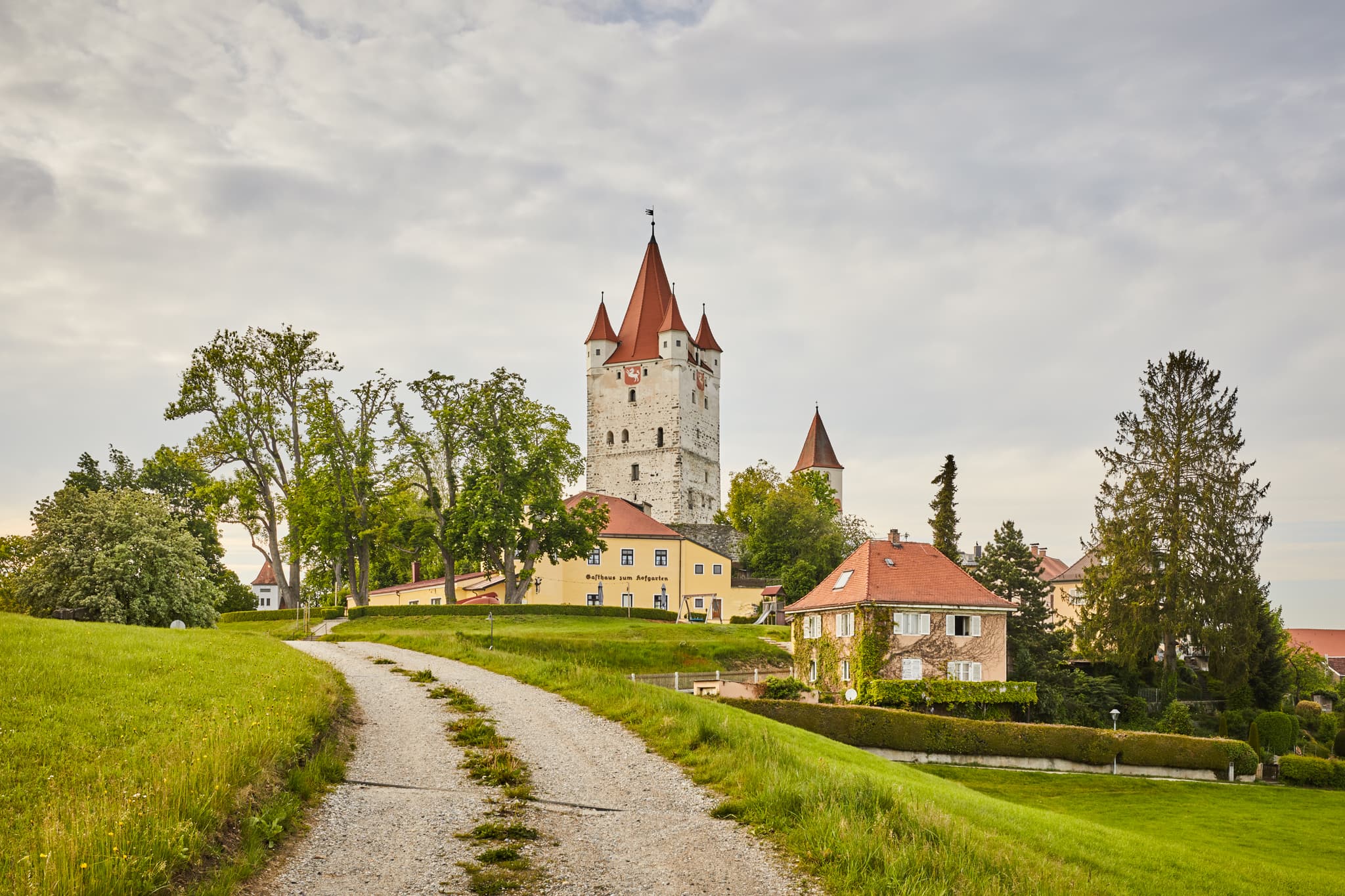 Der Schlossturm in Haag, Landkreis Mühldorf am Inn, Oberbayern, Deutschland. Wahrzeichen der Region Inn-Salzach.