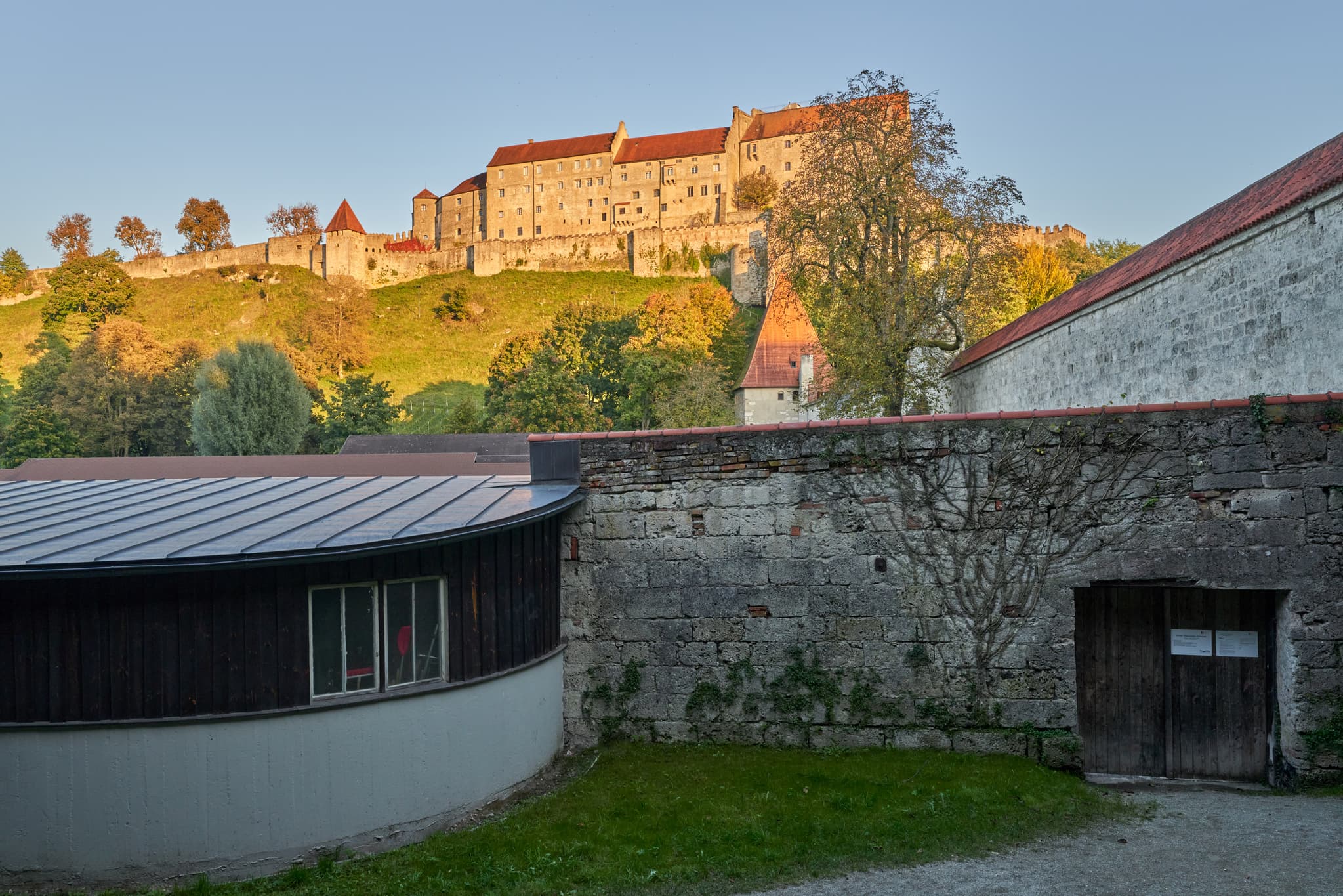 Wöhrsee, Burg Burghausen, im Landkreis Altötting, Oberbayern, Inn-Salzach, Bayern, Deutschland, Wandern, Urlaub.