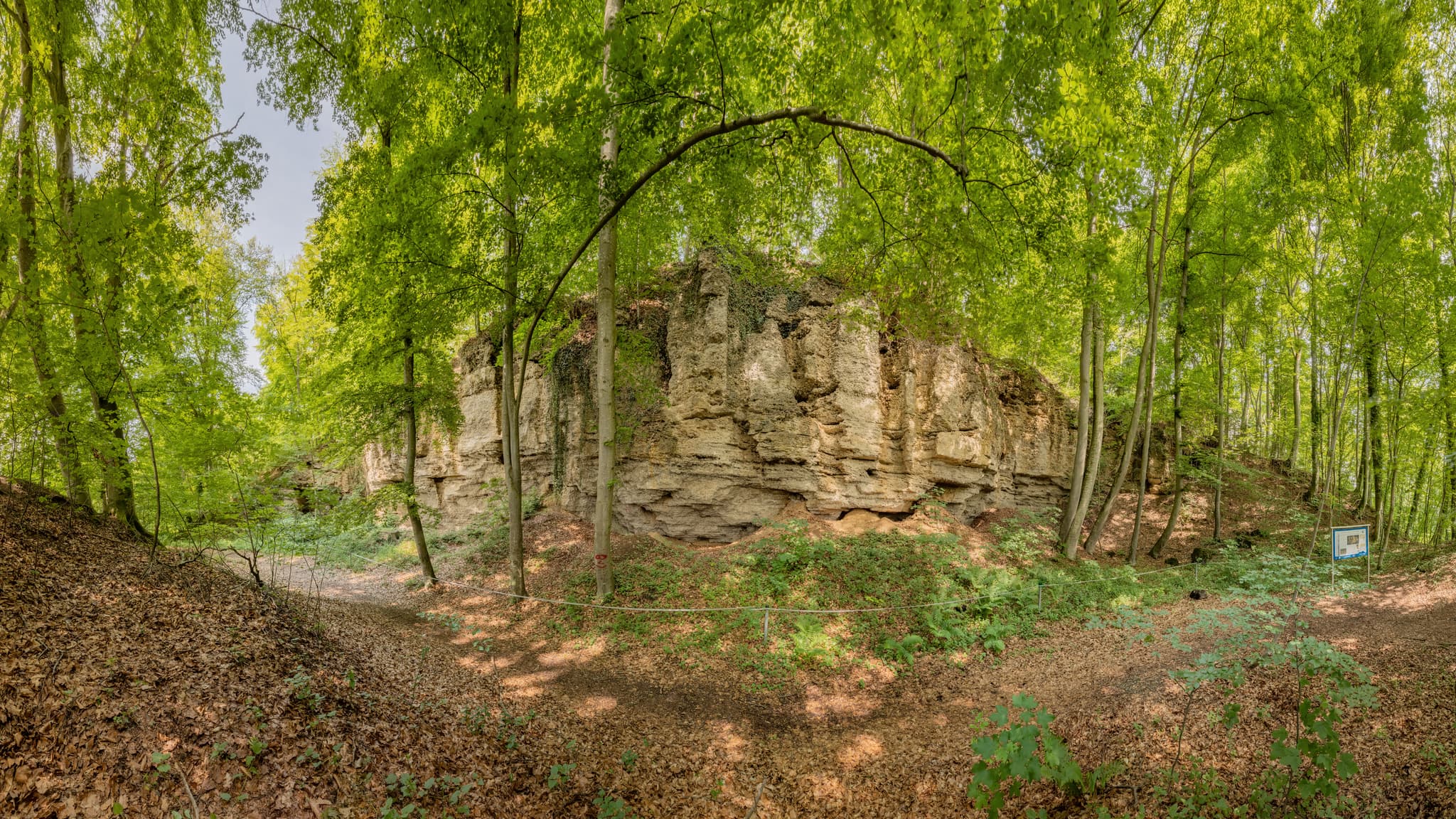 Panorama der Geologischen Orgeln Schroffen, Oberschroffen, Unterneukirchen, Landkreis Altötting, Oberbayern, Region Inn-Salzach, Deutschland.