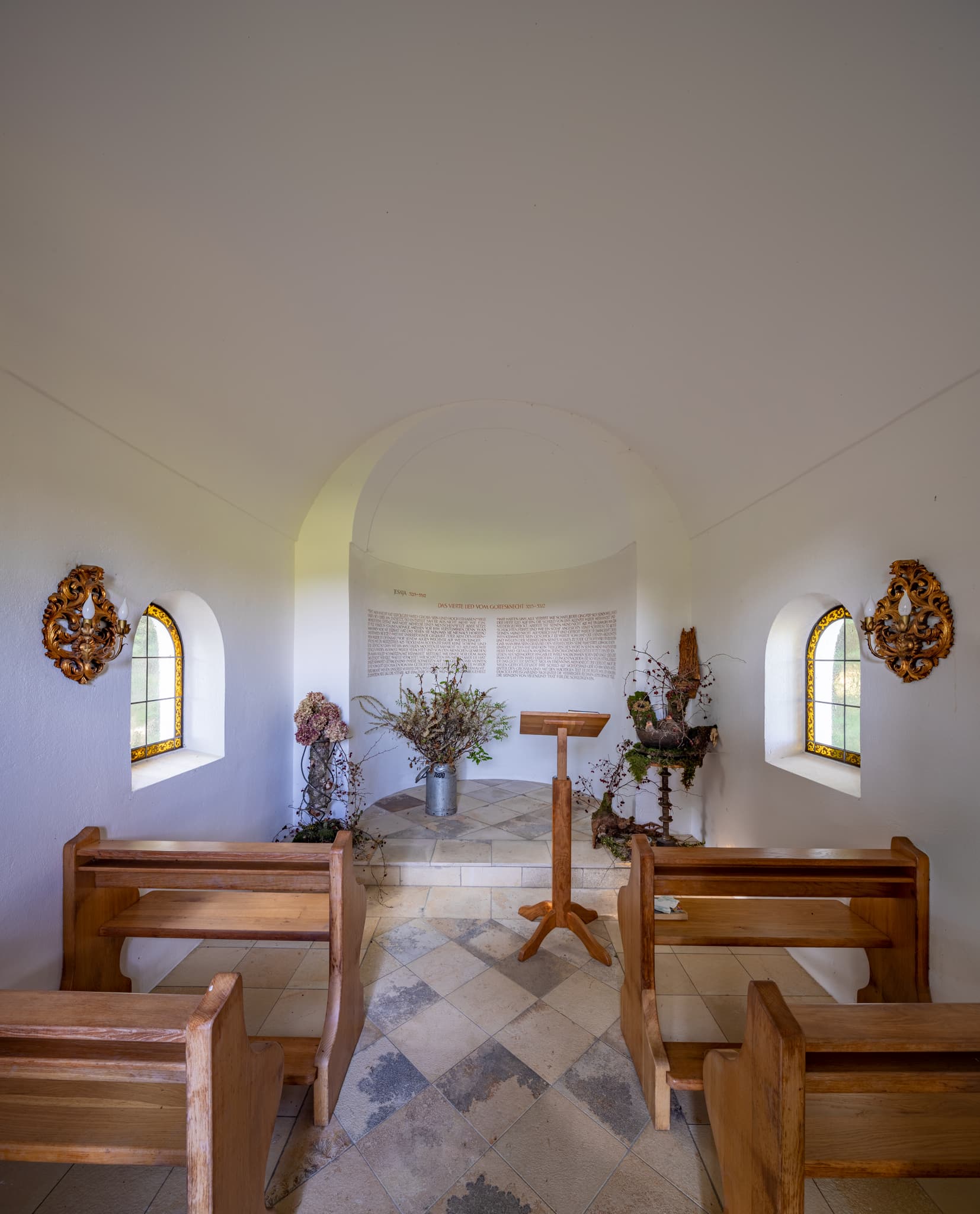 Waldkapelle am Golfplatz in Pleiskirchen, Landkreis Altötting, Oberbayern, Inn-Salzach, Bayern, Deutschland. Idyllisch gelegene Kapelle am Grün.