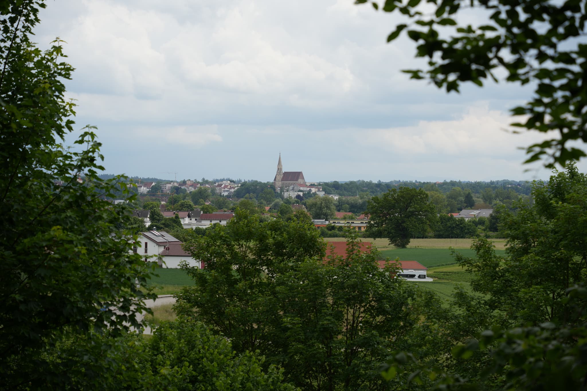 Schöner Spazierweg vom Schloss Frauenbühl, nach Holzen, zur Isen mit Vielen Steinen zum Balancieren und Fotografieren wieder zum Schloss zurück 