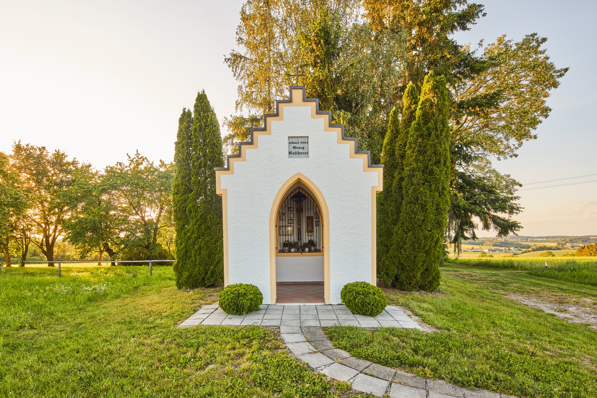 Georg Gaßlbauer Kapelle, Strass Niedertaufkirchen, Mühldorf am Inn, Oberbayern. Kapelle an der Abzweigung Nonnberg-Massing, Pleiskirchen, Neumarkt St. Veit.