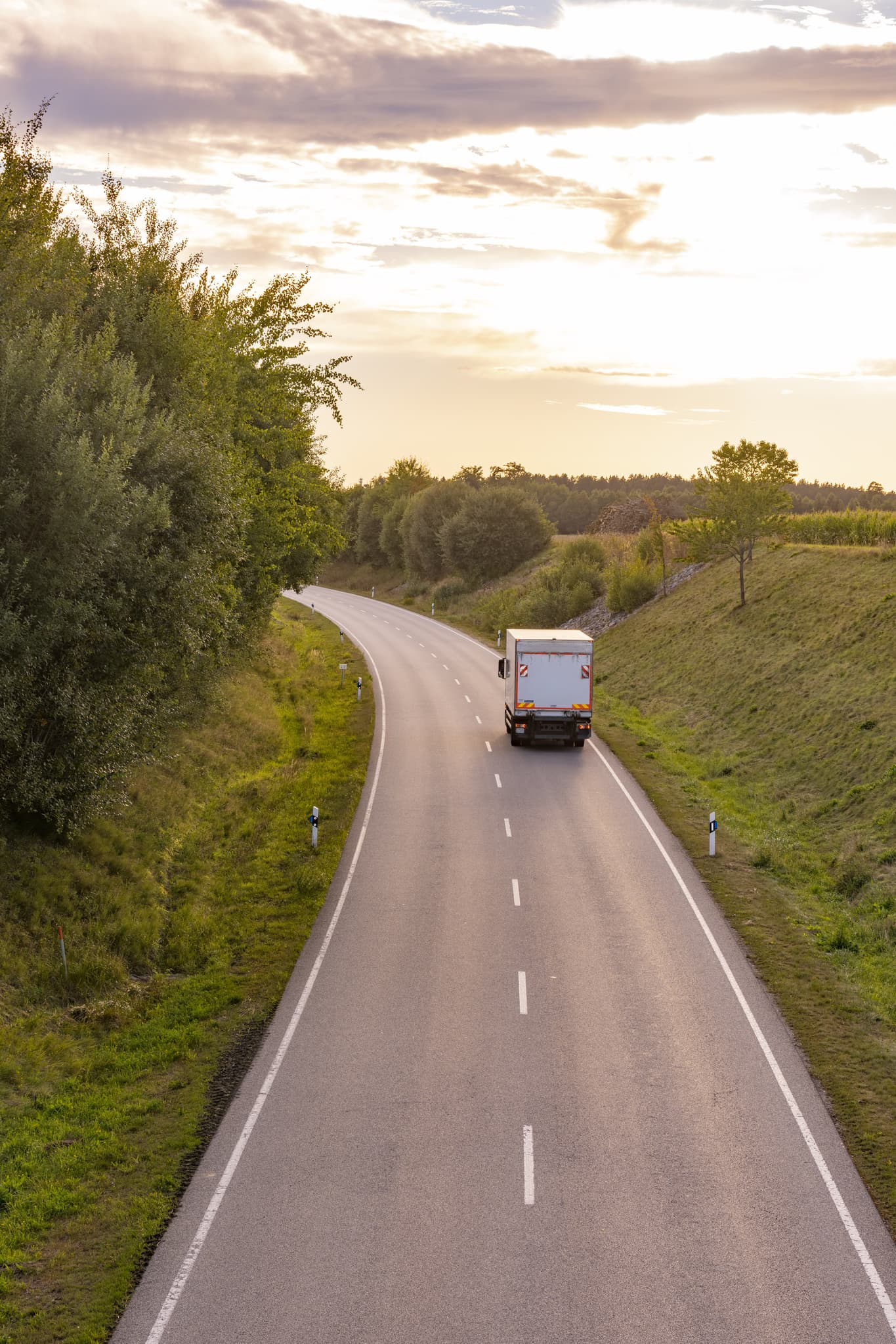 Siebengadern B388 in Gangkofen, Landkreis Rottal-Inn. Die Landschaft Niederbayerns im Holzland, Deutschland