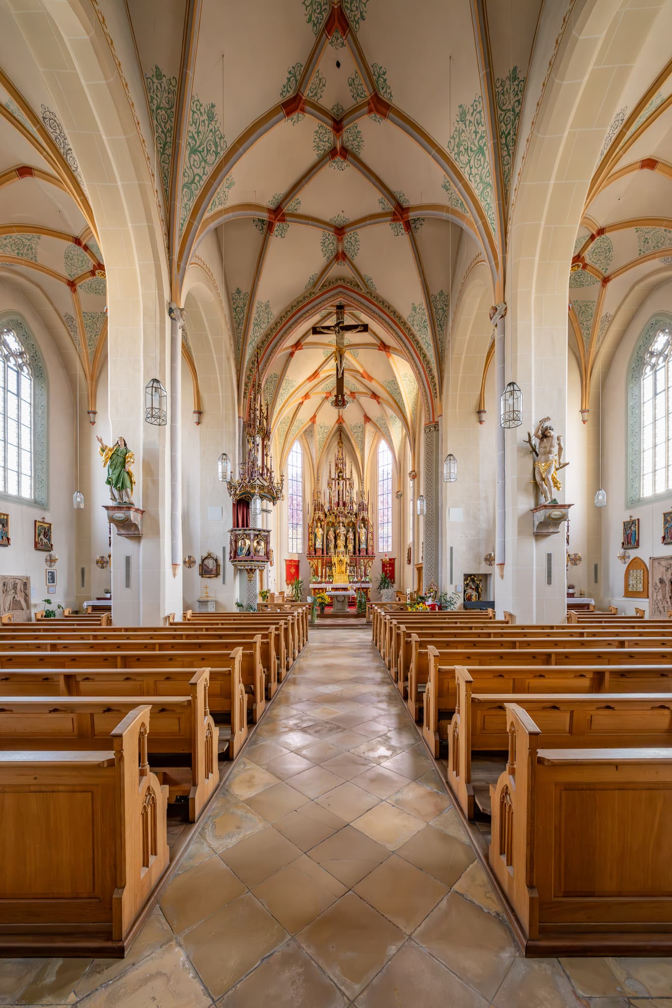 Innenansicht und Orgel der Pfarrkirche St. Stephanus in Triftern, Landkreis Rottal-Inn, Niederbayern, Holzland, Bäderdrieck, Bayern, Deutschland.