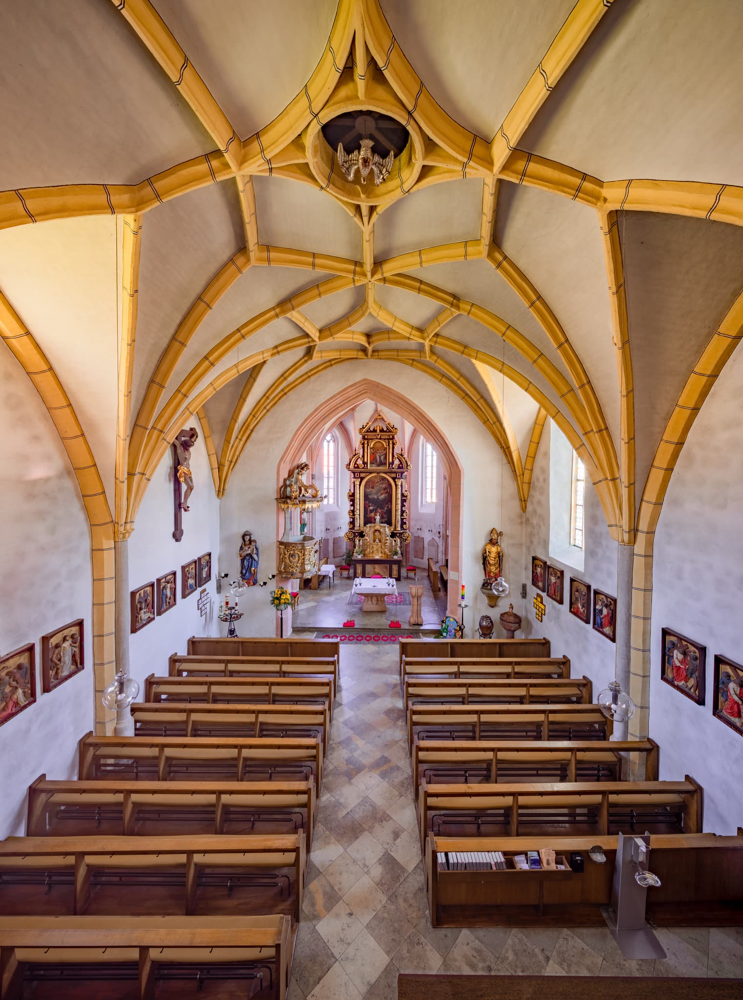 Reutern Pfarrkirche St. Valentin in Bad Griesbach im Landkreis Passau, Niederbayern. Entdecken Sie diese charmante Kirche.