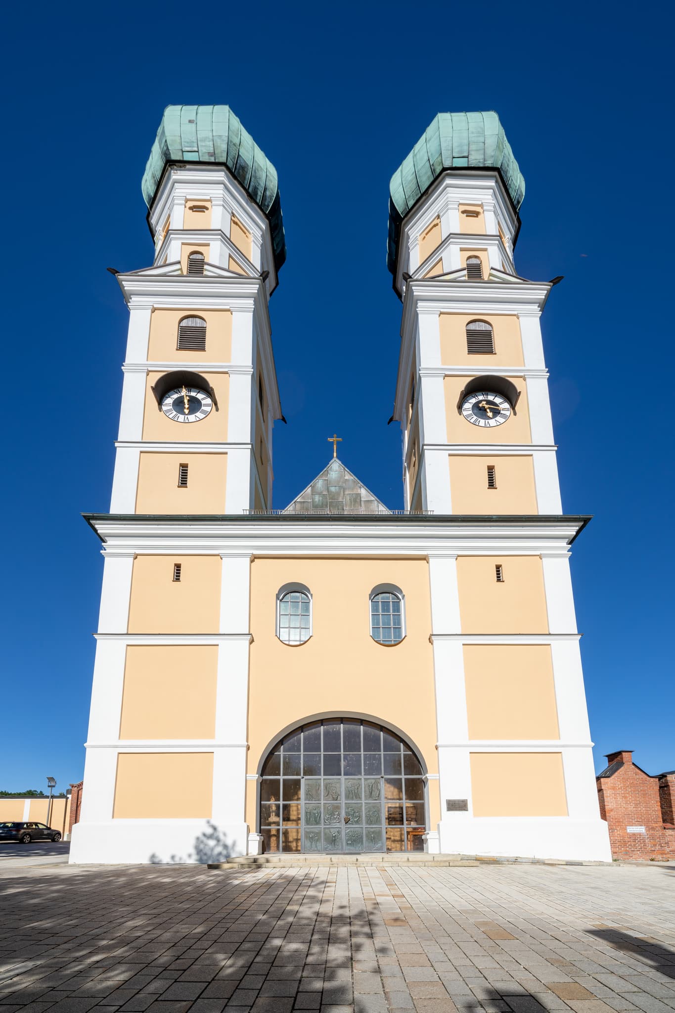 Wallfahrtskirche Gartlberg bei Pfarrkirchen, Rottal-Inn, Niederbayern, Deutschland. Barockes Wahrzeichen mit zwei Zwiebeltürmen in der Region Holzland.