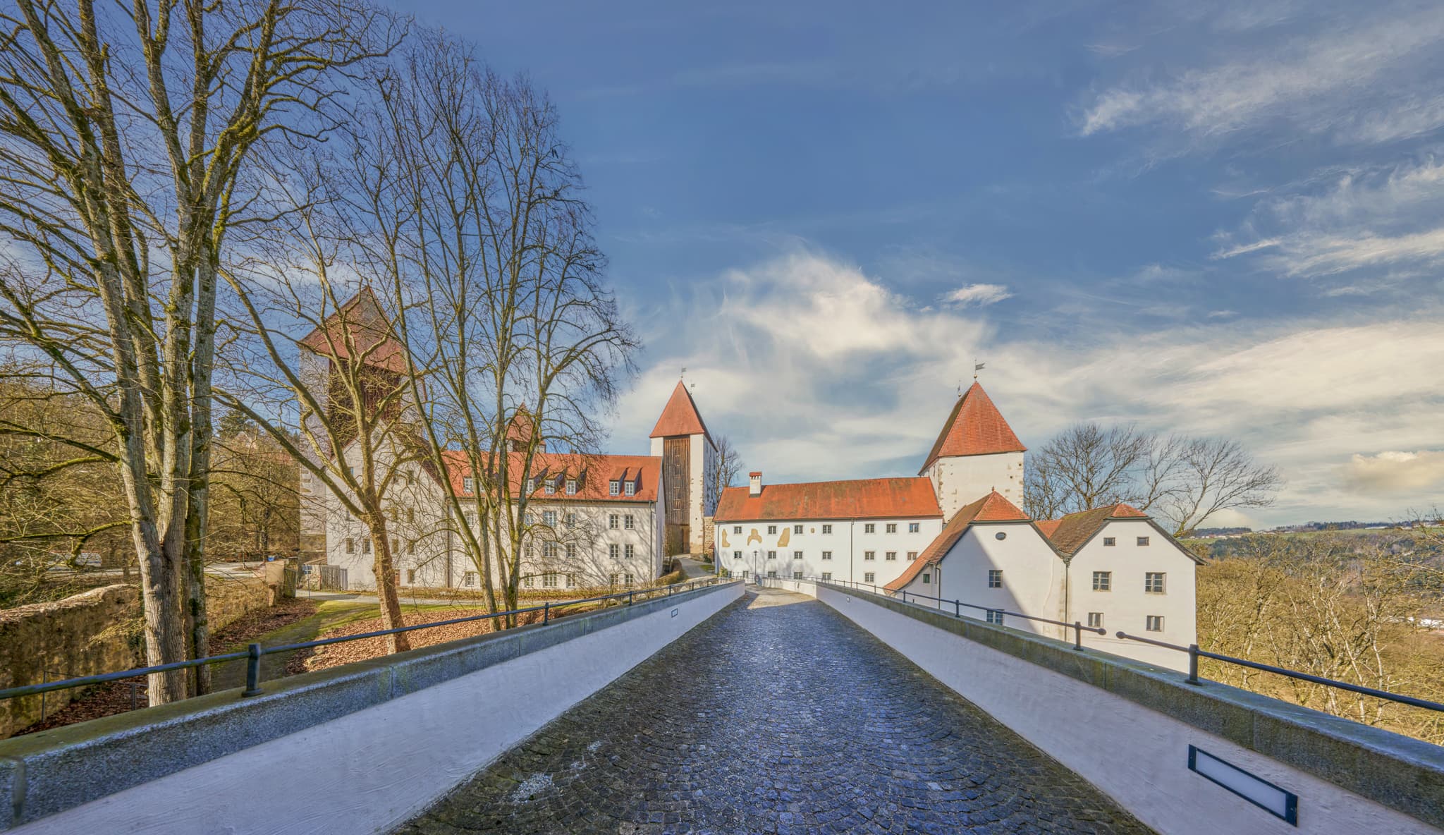 Schloss Neuburg am Inn, historisches Bauwerk im Landkreis Passau, Niederbayern, Deutschland. Teil der Bayerische Golf- und Themenlandes.