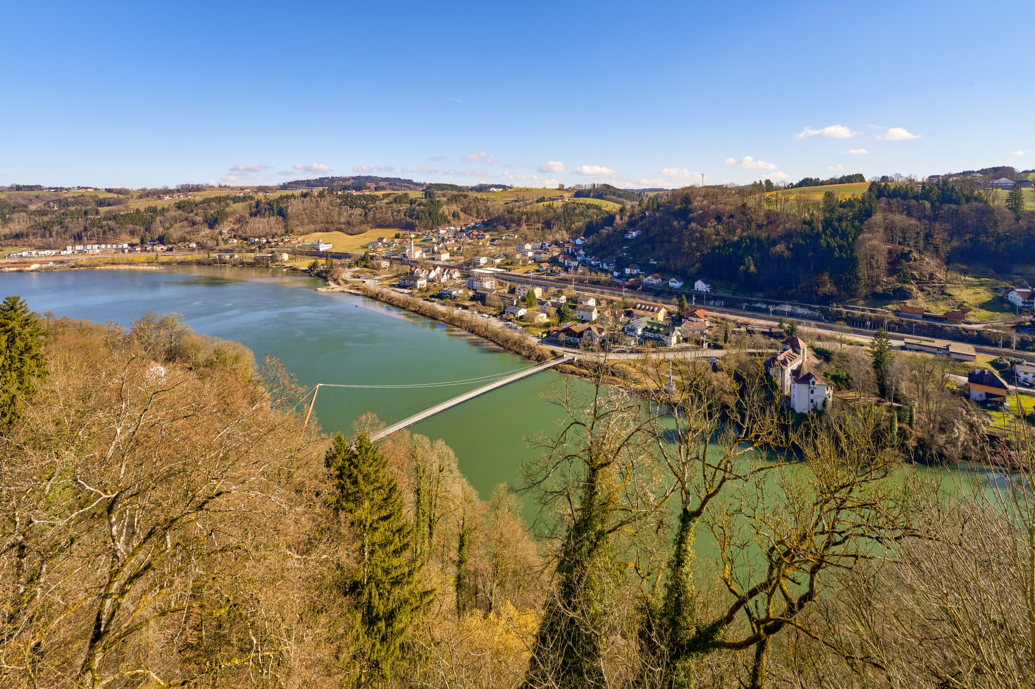 Schloss Neuburg am Inn Aussicht auf Wernstein in Oberösterreich, Landkreis Passau, Niederbayern, Donau-Wald, Bäderdreick, Deutschland.