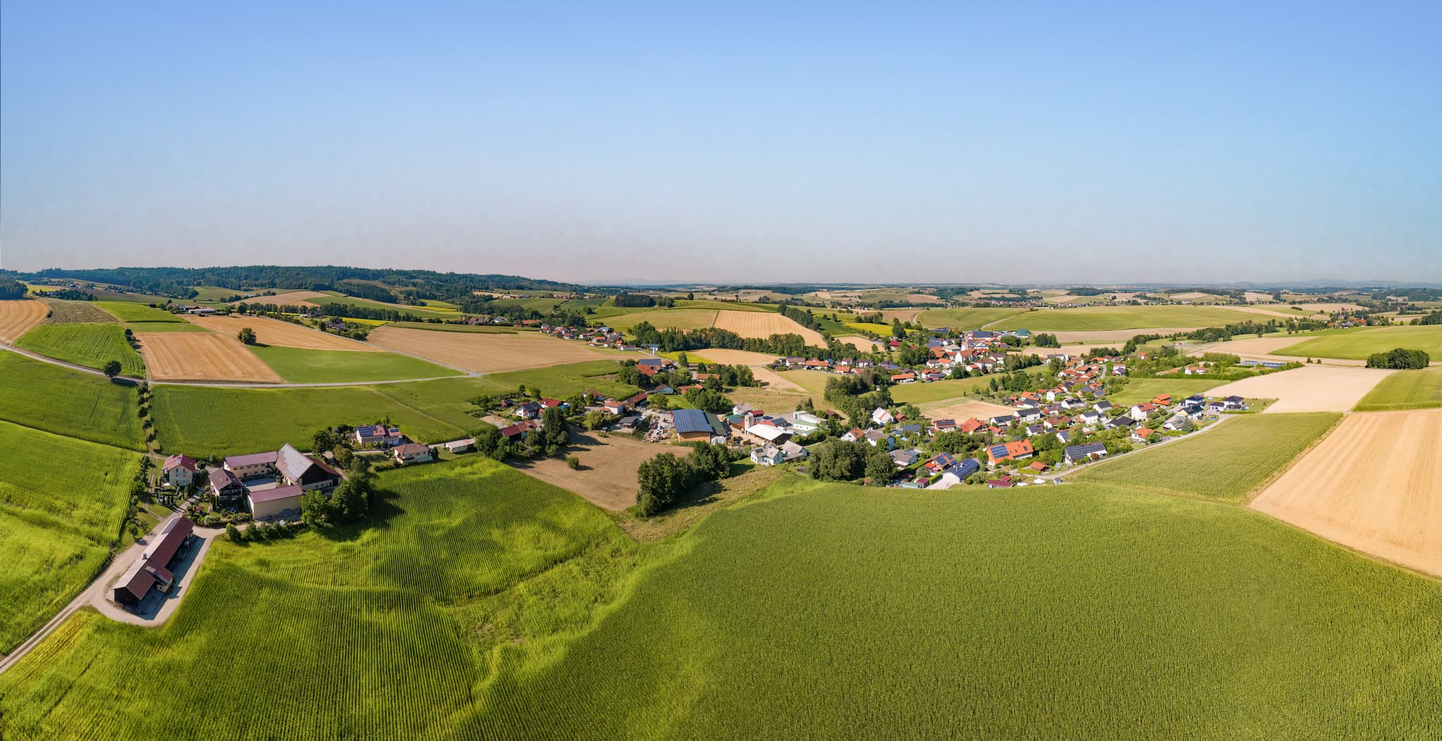 Spektakuläres Luftbild von Reutern, einem Ortsteil von Bad Griesbach im Landkreis Passau, Niederbayern, Deutschland. Entdecken Sie die ländliche Idylle.