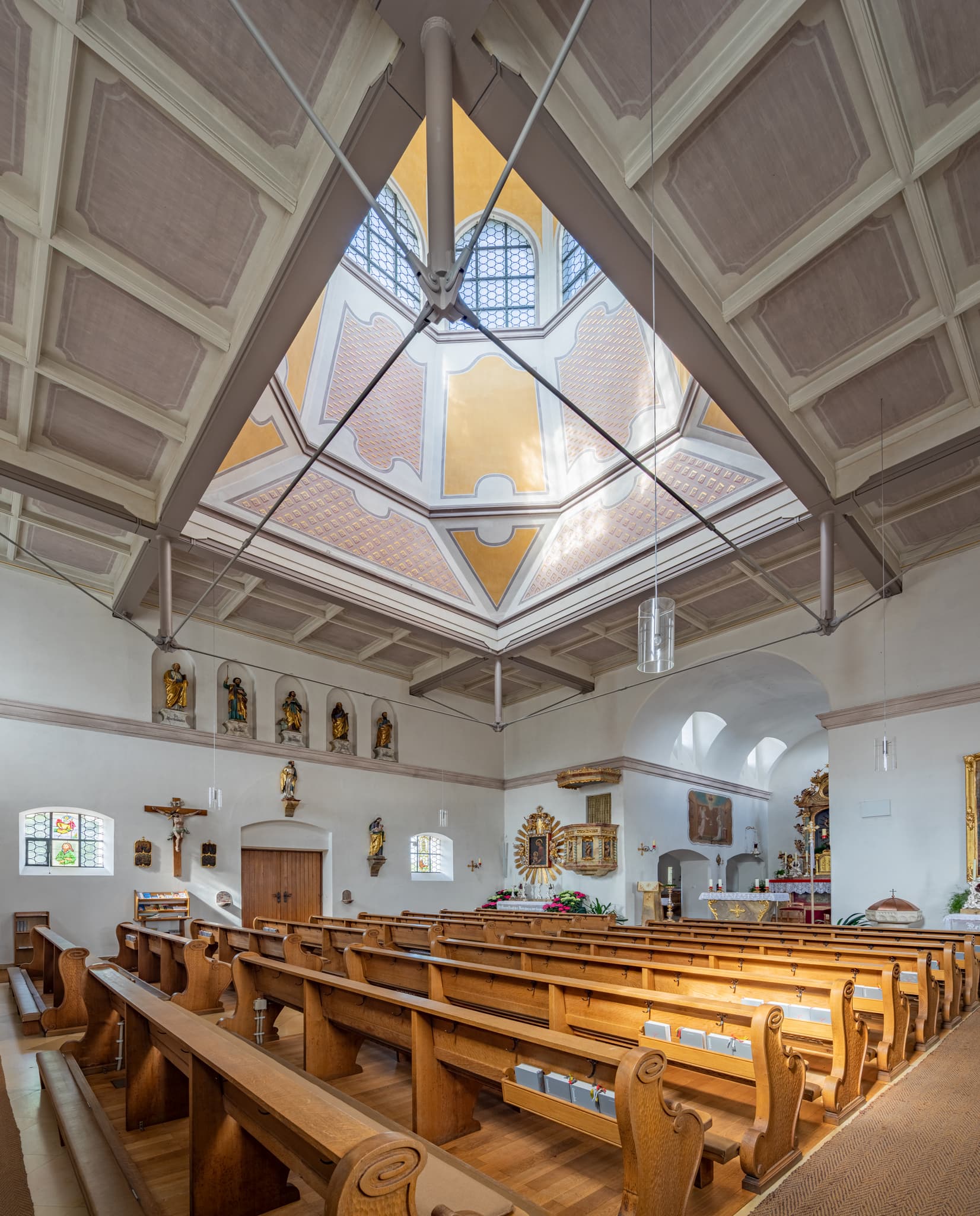Innenansicht der Kirche St. Maria Loreto in Ramsau, Gemeinde Reichertsheim, Landkreis Mühldorf am Inn, Oberbayern, Region Inn-Salzach, Deutschland.