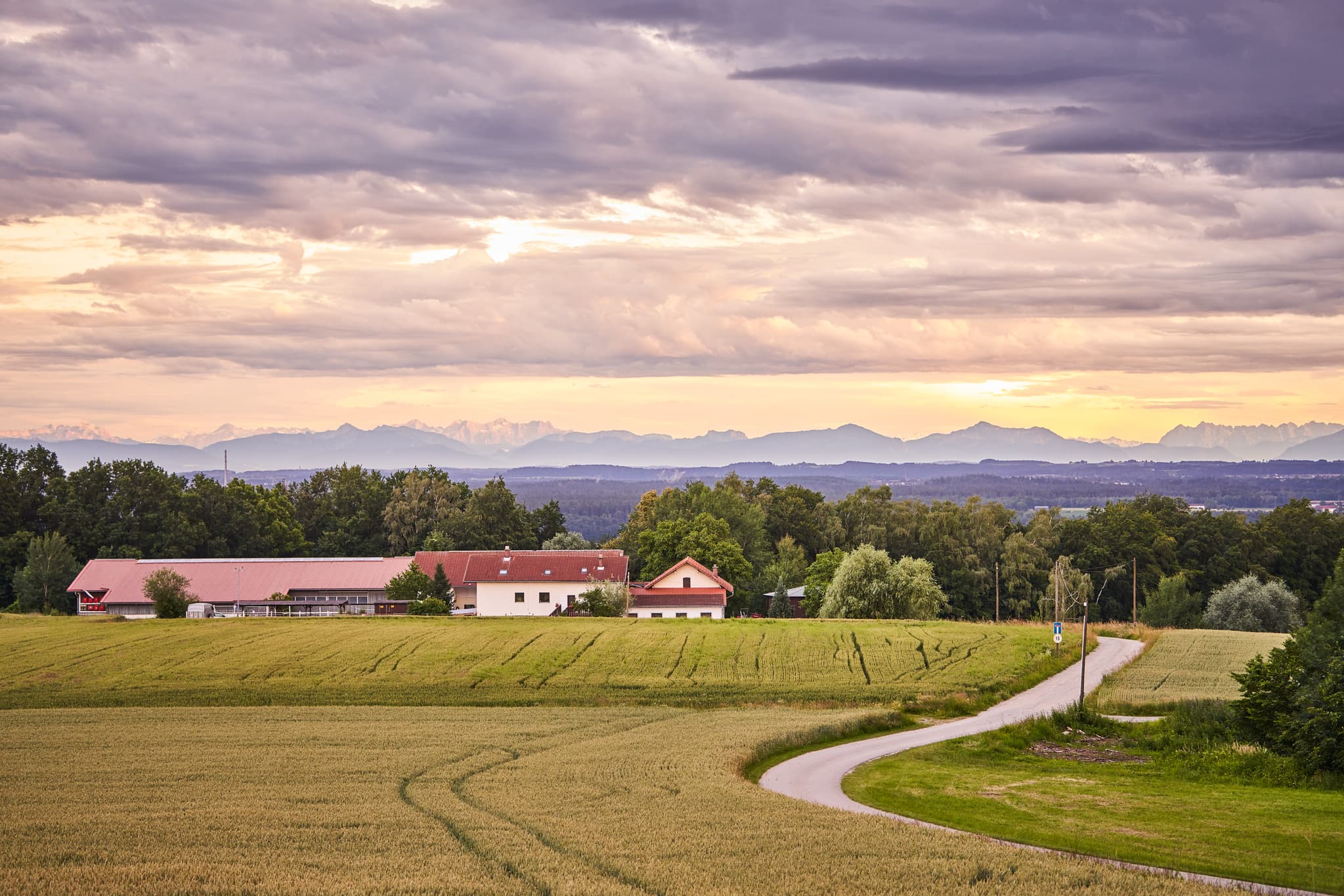Ländlicher Inn-Salzach Blick mit Alpenpanorama bei Ehrnsberg, Gemeinde Reischach, Landkreis Altötting, Oberbayern, Inn-Salzach, Holzland
