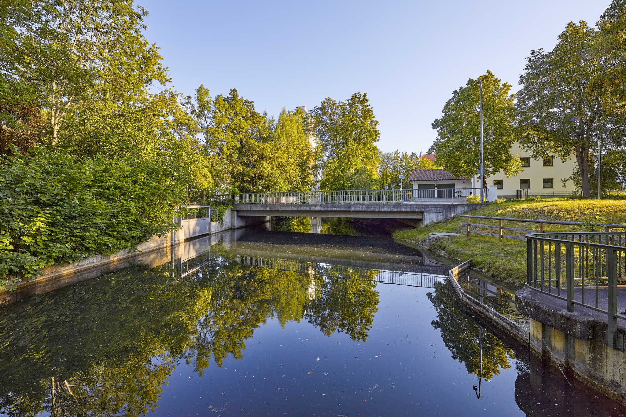 Blick von der Mörnbachbrücke, Natur-Erlebnispfad in Gries, Altötting, Region Inn-Salzach, Oberbayern.