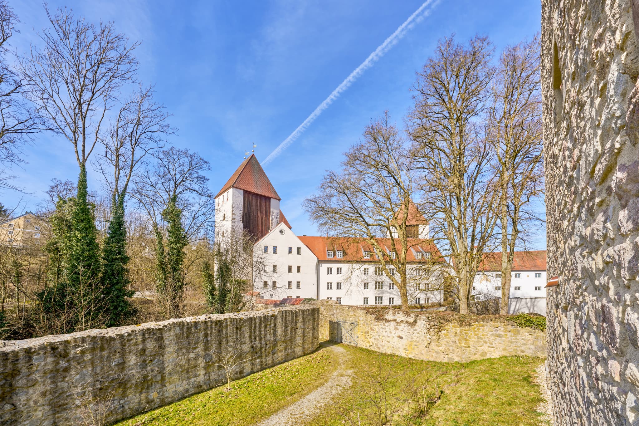 Schloss Neuburg am Inn, historisches Bauwerk im Landkreis Passau, Niederbayern, Deutschland. Teil der Bayerische Golf- und Themenlandes.