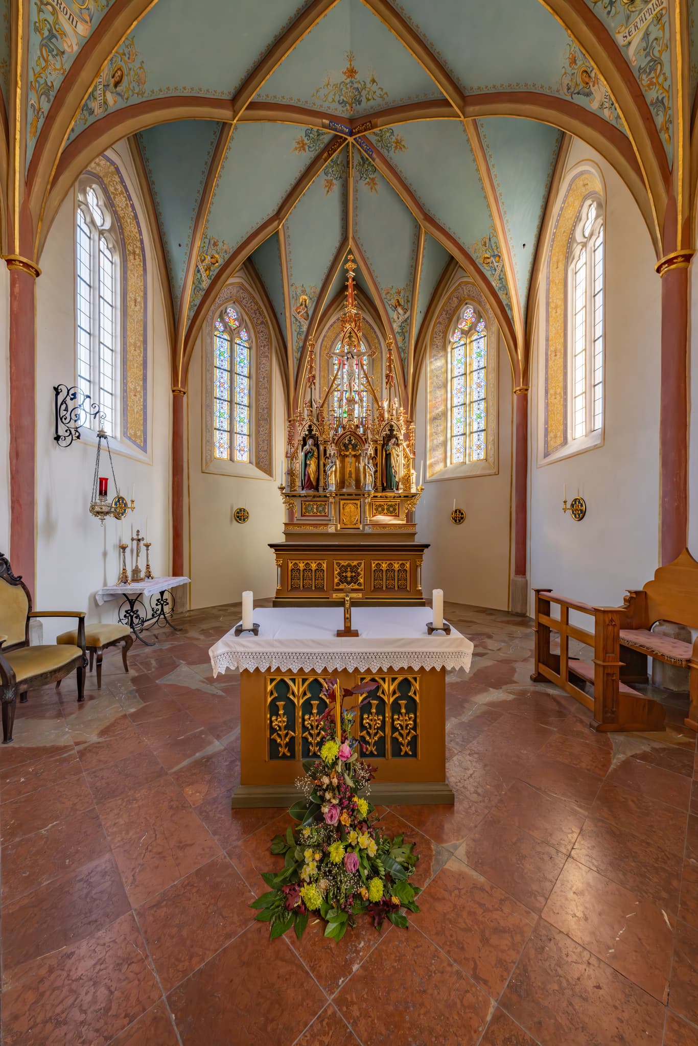 Altar der Friedhofskirche St. Michael. Kirche, Friedhof, Stadt Bad Griesbach, Passau, Niederbayern, Bayern, Deutschland.