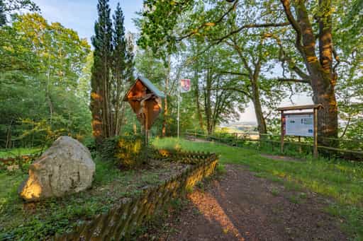 Kreuz auf Leonberger Aussicht, Marktl am Inn, Oberbayern