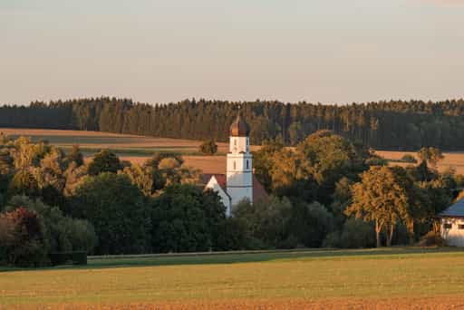 Ortsansicht mit Kirche St. Martin, Dirnaich, Rottal-Inn
