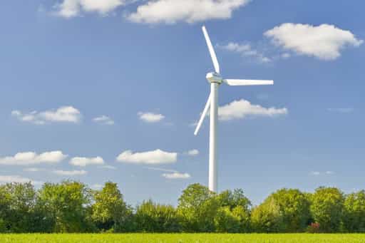 Windrad bei Schnaitsee, Landkreis Traunstein, Oberbayern