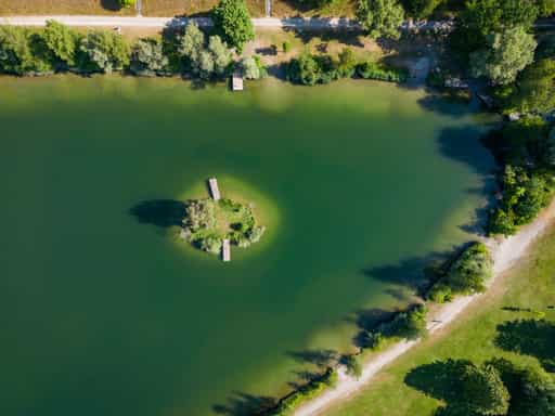 Luftbild vom Peracher Badesee, Altötting, Oberbayern