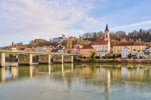Innpromenade Blick zur Innstadt, Passau, Niederbayern