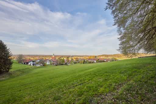 Panoramablick auf Mehring, Landkreis Altötting, Oberbayern, Region Inn-Salzach, Deutschland, Wiesen und Felder Aussicht Hörndlweg.