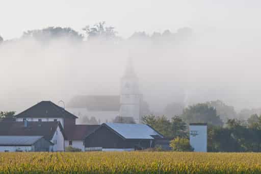 Kirche im Morgennebel, Postmünster, Rottal-Inn, Niederbayern