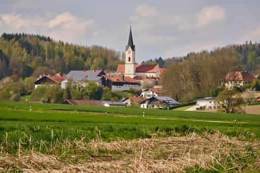 Weng, Parzham: Kirche & Dorf im Landkreis Passau