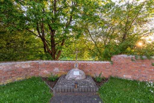 Filialkirche St. Rupert, Gedenkstein, Zeilarn, Gumpersdorf