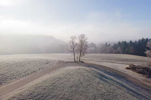 Wegkreuz im Winter, Friesing, Reischach, Altötting