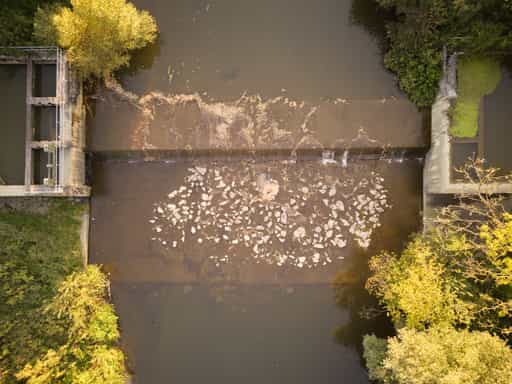 Fluss Rott Wehr Wasserfall, Löfflmühle, Rottal-Inn