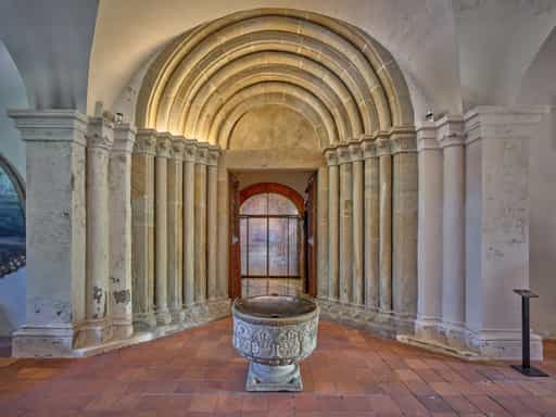 Romanisches Portal, Stiftskirche St. Philippus und Jakobus