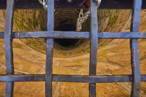 Brunnen, Gitter am Schlossberg Herbst, Julbach, Rottal-Inn
